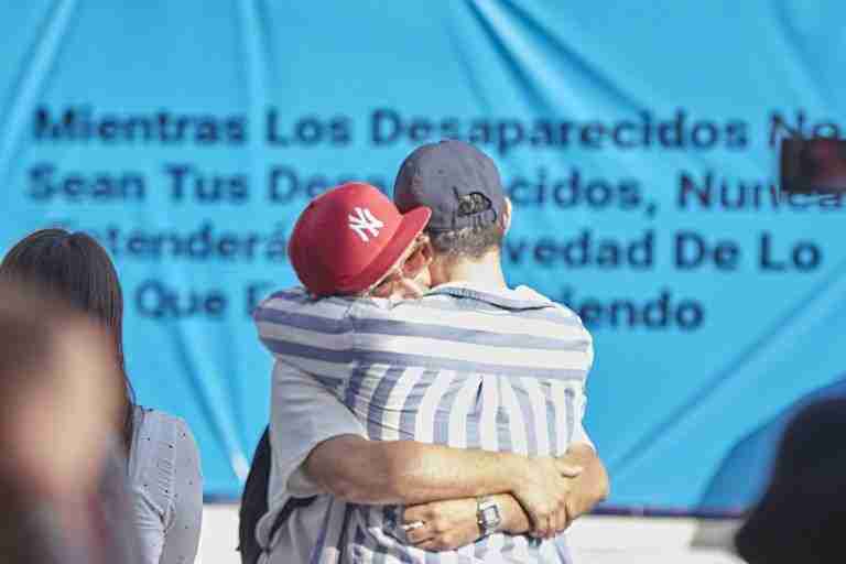 Familiares de los jóvenes desaparecidos realizan una marcha de silencio/Fotografía por Aldo Sánchez