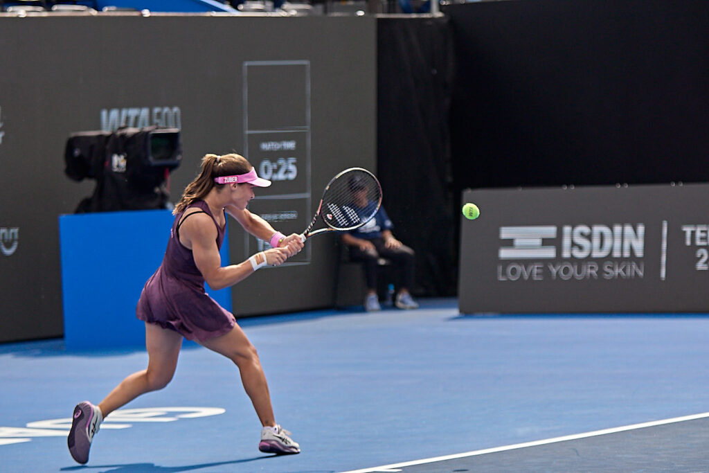 Iva Jovic sufrió más de lo esperado, pero consiguió iniciar con triunfo la defensa de su corona en el Guadalajara Open / Fotografías por Aldo Sánchez
